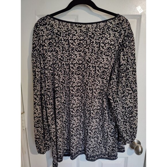 Max Studio Black White Floral Long Sleeve Deep-V-Neck Stretch Peasant Blouse 2X - Picture 2 of 8